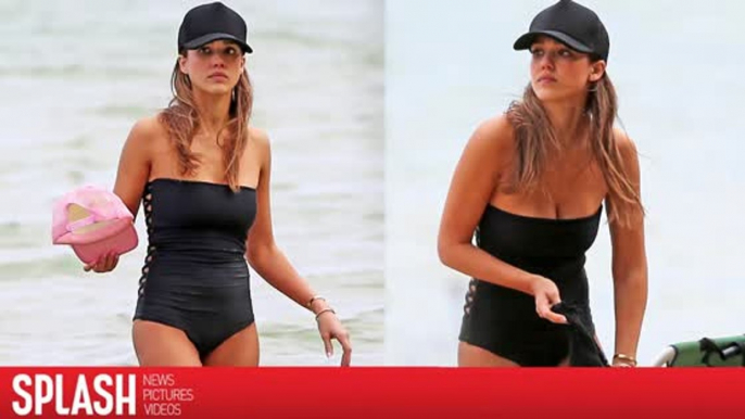 Jessica Alba Rocks a Chic One-Piece in Hawaii