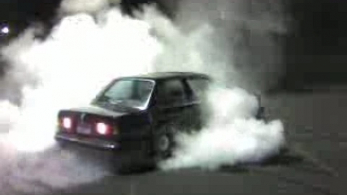 Bimmer Burnout: Brandin's old bimmer strutting its stuff