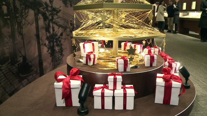 Putting on the glitz - Tokyo gets $2m Christmas tree-QPEAFZT8vU4