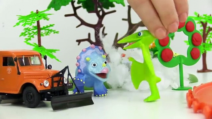 New video. Dinosaur Train! Snow on the rail! Поезд динозавров.