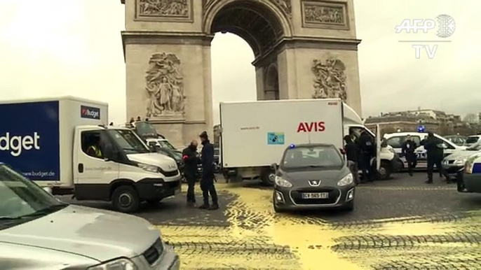 COP21_ A Greenpeace demo at the Arc de Triomphe