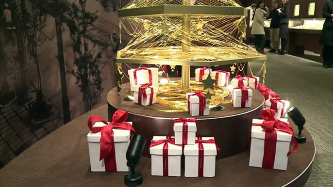 Putting on the glitz_ Tokyo gets $2m Christmas tree