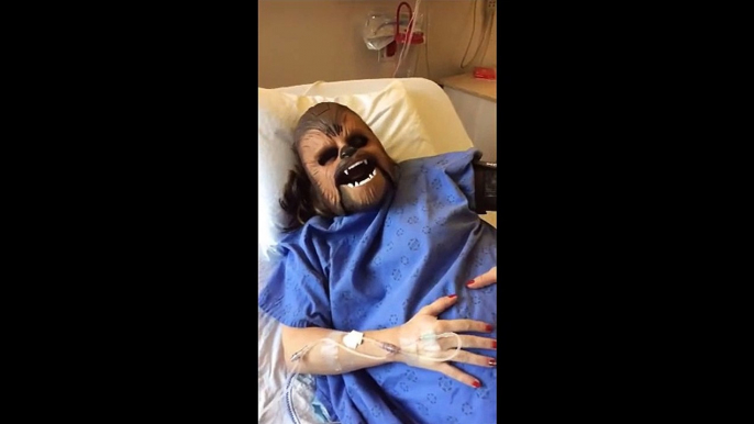 Accoucher avec un masque de chewbacca : flippant le truc