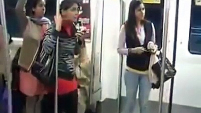 Delhi metro Ladies Coach MMS 2016 [abuse in train] - YouTube