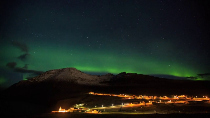 Images magnifiques d'aurores boréales, à couper le souffle