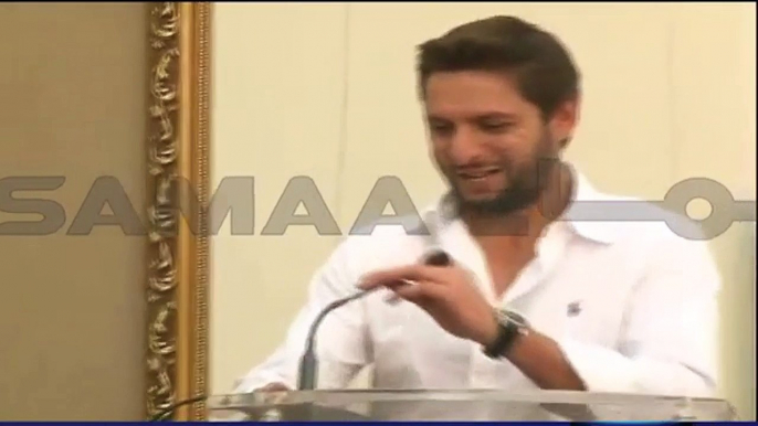 Anwar Maqsood, Shahid Afridi share a light moment