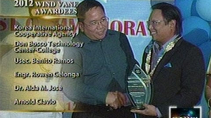 Saksi: Arnold Clavio, kabilang sa pinarangalan sa PAGASA 2012 Wind Vane Awards (032312)