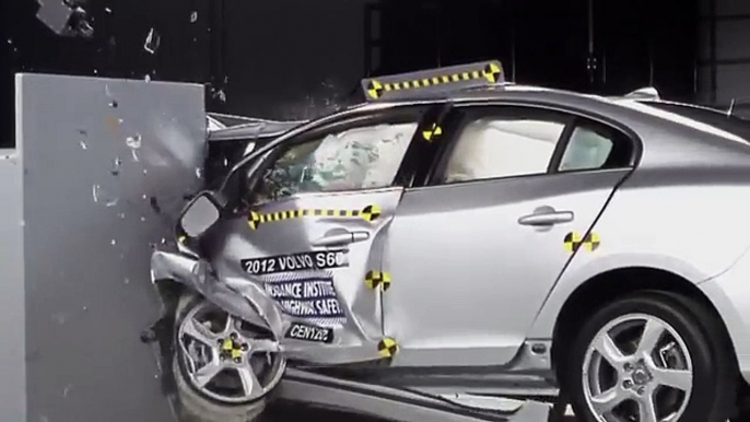 2012 Volvo S60 small overlap IIHS crash test