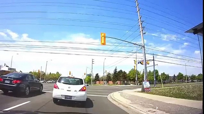 Car crash   Car accident (Dashcam) June 2016 #36 T-bone caught on dashcam. Mississauga (Canada)