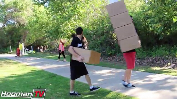 HALLOWEEN SCARE PRANK - FALLING BOXES