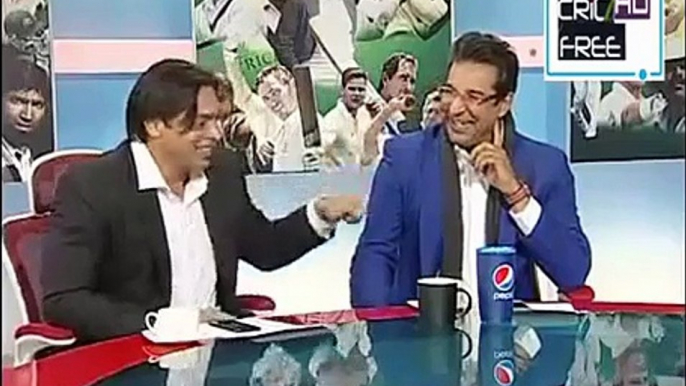 Wasim Akram and Shoaib Akhtar Sharing Hilarious Stories about Azhar Mehmood Ears and Razzaq's Eating Habbit