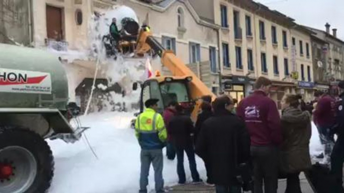 Verdun : les JA de la Meuse devant la permanence du député Jean-Louis Dumont  ...