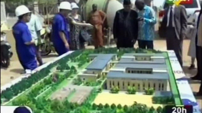 Le Ministre de l’Emploi et de la Formation Professionnelle en compagnie de l’Ambassadrice de la République Populaire de Chine en visite sur le terrain de construction du Centre de Formation Professionnel du Mali