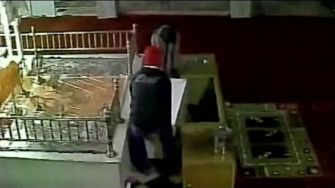 Gurgaon Gurudwara robbery caught on camera, Watch CCTV footage