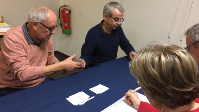 Début du dépouillement des bulletins de vote à la salle Desjardins, à Angers