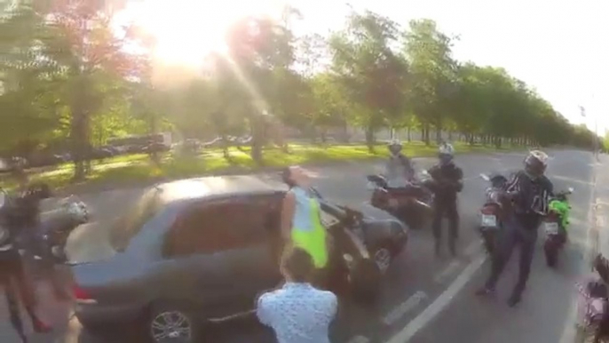 Un road rage qui va tourner très très mal... Motards VS chauffard