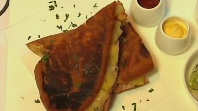Saksi: Fat cubano, sandwich na siksik sa corned beef, ham, keso, kimchi at french fries