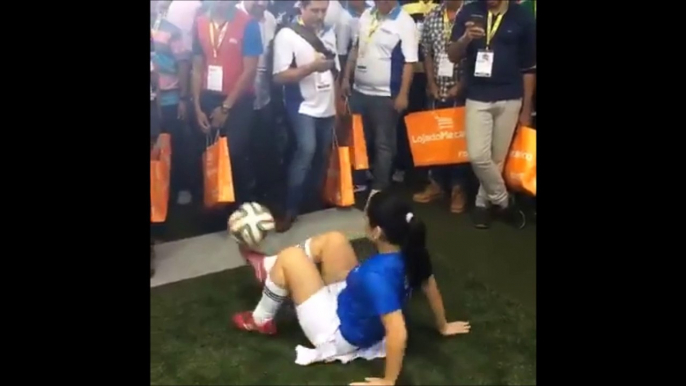 Viral Video of The Girl with INCREDIBLE SOCCER SKILLS