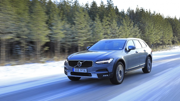 2017 Volvo V90 D5 Cross Country [ESSAI VIDEO] : Chasse neige et traditions