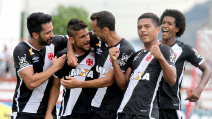 Que jogo! Vitória do Vasco sobre o Bangu tem pênalti perdido, marca de Loco e gol olímpico