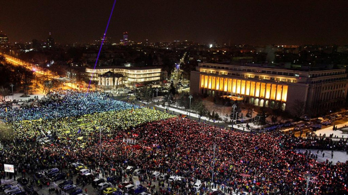 Romania. Decine di migliaia di persone ancora in piazza vs governo