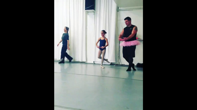 Quand des papas dansent avec leurs filles en danse classique : Mythique!