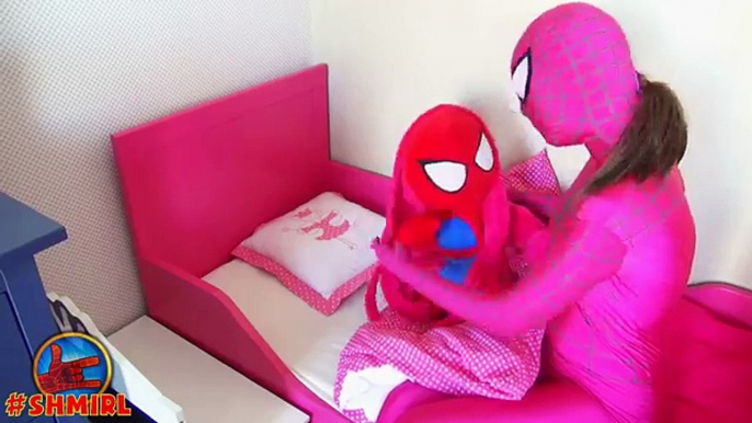 Pink Spidergirl & Spiderbaby vs BIG SPIDER Funny Superheroes - Spiderman Superhero Fun IRL - SHMIRL