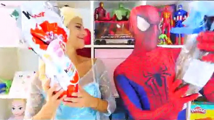 Spiderman y Congelado Elsa de Pascua Huevos Sorpresa Gigantes de Huevo Kinder Diversión Superhéroe en Real de Li