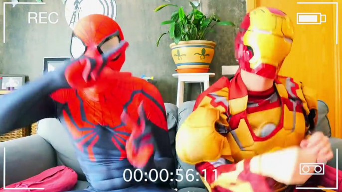 Человек-паук и розовый Человек-паук беременна в реальной жизни! Spiderbaby родился! Удовольствие Супергеройское Кино