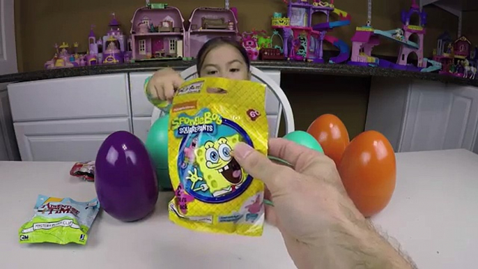 HUEVOS SORPRESA de COINCIDENCIA de JUEGO de DESAFÍO Sorpresa Juguetes de Bob esponja Esbirros Aprender los Colores Kid