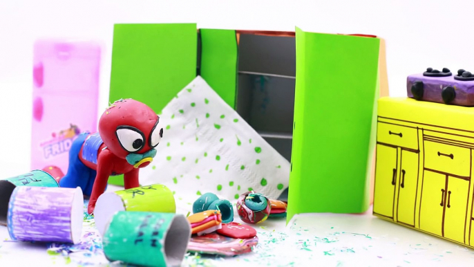 FROZEN ELSA AND SPIDERMAN DRINKS FROM A TOILET! Superheroes in Real Life Animated Movies