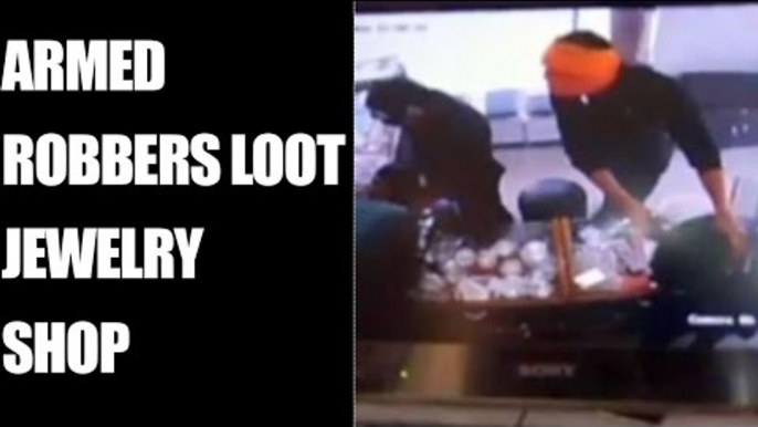 Allahabad jewellery shop looted , caught on camera : Watch video | Oneindia News