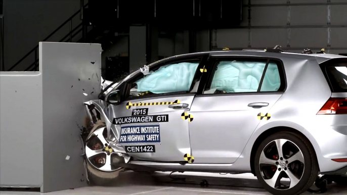 2015 Volkswagen GTI small overlap IIHS crash test