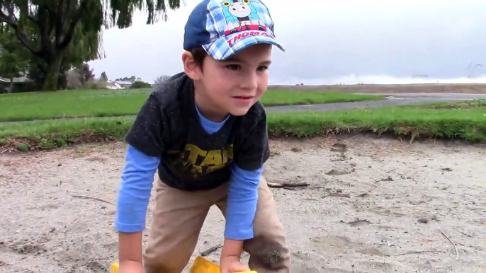 Toy Trucks for Kids - Tonka Construction Vehicles Digging in Mud - Dump Truck, Backhoe, Bulldozer-XqU9Oub