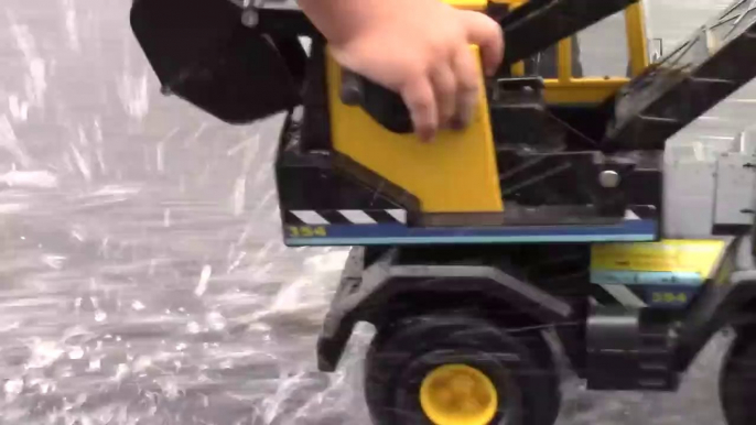 Construction Trucks for Kids - Toy UNBOXING PLAYTIME Tonka Classic Steel Crane   Backhoe-kCm5d