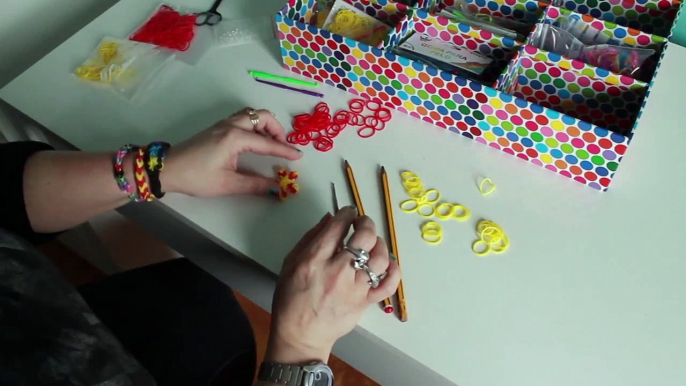 PULSERA DE GOMITAS EXPLOSION DE ESTRELLAS CON TELAR RAINBOW LOOM (EN ESPAÑOL) STARBURST BR