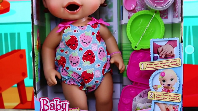 BABY ALIVE EATS PLAY DOH ❤ Super Snacks Snackin Brunette Doll Poops Playdough & Eats it!