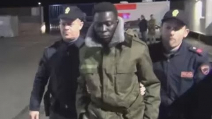 Pozzallo (RG) - Sbarcano altre centinaia di migranti, arrestati 5 scafisti (22.03.17)