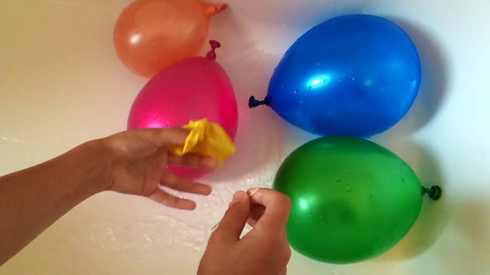 5 Wet Balloons Colors | Learning Colors with Water Balloons and Finger Family Nursery Rhym