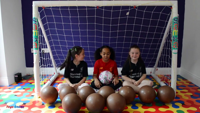 BASHING 10 Giant Surprise Chocolate Footballs - Football Challenges - Kinder Surprise Eggs Opening-GUIiu