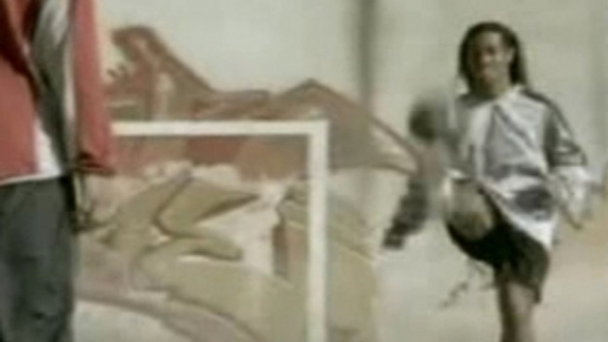 Soccer - NIKE - Freestyle - Ronaldinho & Inamoto