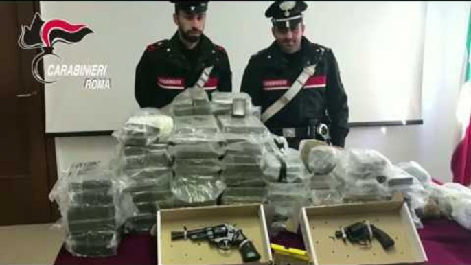 Roma - 280 chili di hashish e armi sequestrati tra Tor Bella Monaca e Ostia (31.03.17)