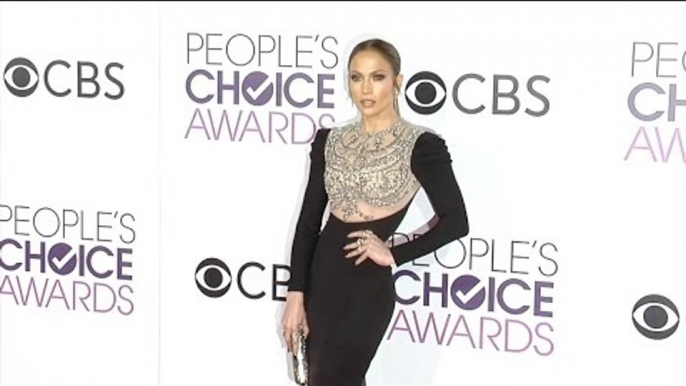 Jennifer Lopez "People's Choice Awards" 2017 Red Carpet