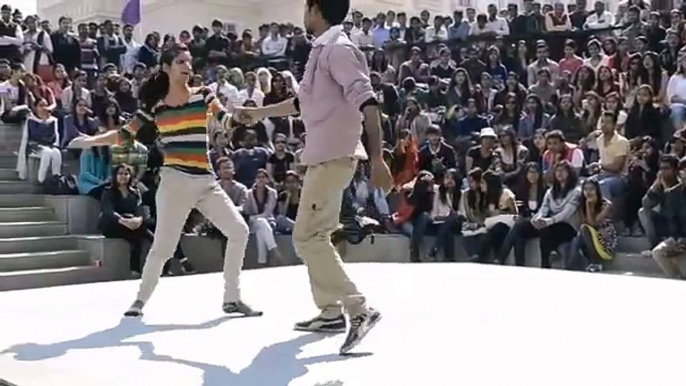 Indian College Dance -- Awesome Dance In Amity University