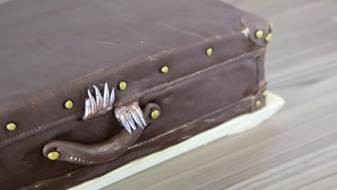 Newt Scamander's Suitcase CAKE - Fantastic Beasts & Where To Find Them _ CarlyToffle-9PE7bA