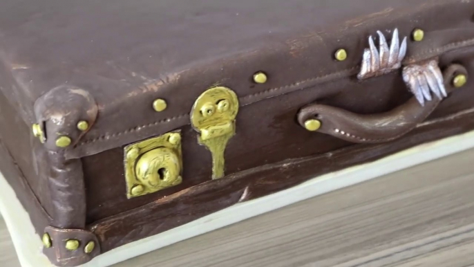 Newt Scamander's Suitcase CAKE - Fantastic Beasts & Where To Find Them _ CarlyToffle-9P