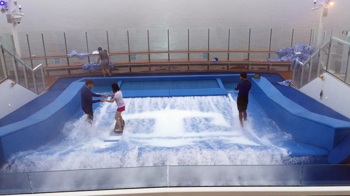 Flowrider (simulateur de surf) à bord du Ovation of the Seas, juin 2016