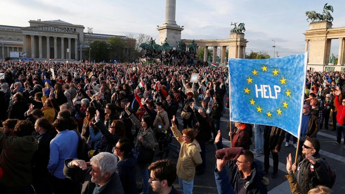 Ungheria, ancora proteste contro la legge che chiude l'università di Soros