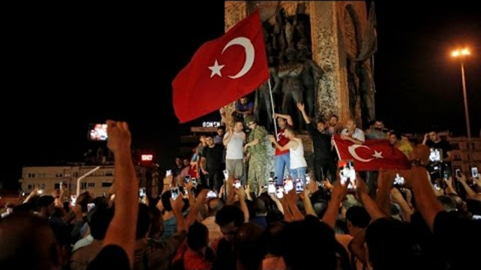 Turkey suspends 12,000 police officials for alleged involvement in recent coup | Oneindia News