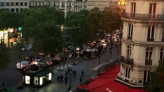 Fusillade Champs- Elysées : Deux policiers grièvement blessés par des coups de feu - Un homme blessé par des tirs de rip